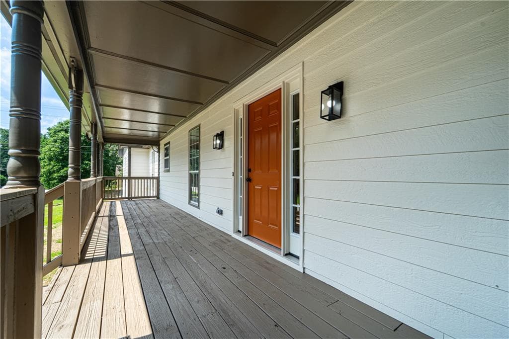 3 bedroom, 2 bathroom, 1,810 sq ft single family residence for sale at 2125 Brandon Acres Drive, Buford, GA 30519 — photo 4