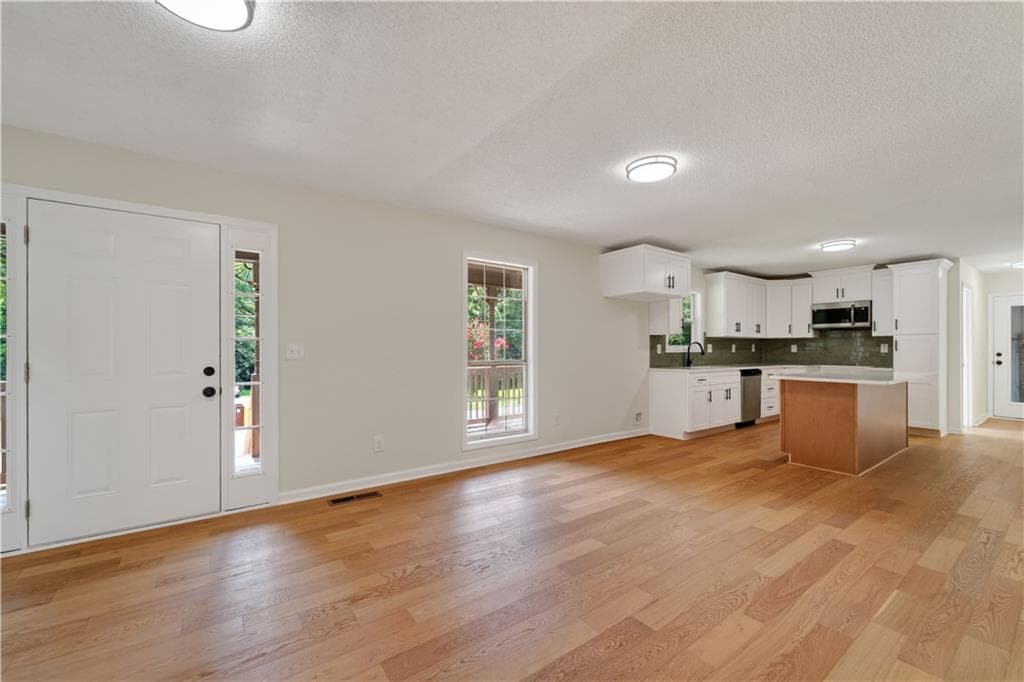 3 bedroom, 2 bathroom, 1,810 sq ft single family residence for sale at 2125 Brandon Acres Drive, Buford, GA 30519 — photo 7