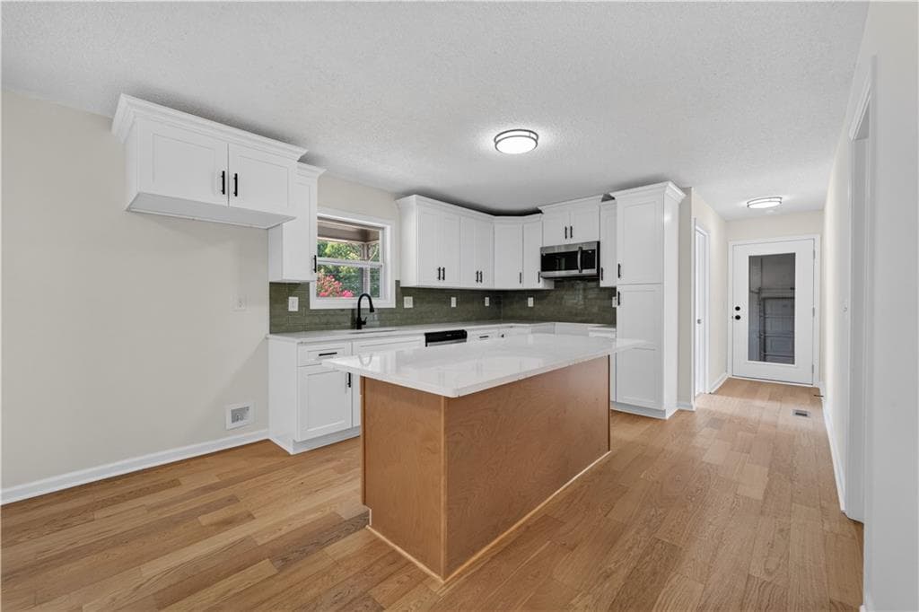 3 bedroom, 2 bathroom, 1,810 sq ft single family residence for sale at 2125 Brandon Acres Drive, Buford, GA 30519 — photo 8