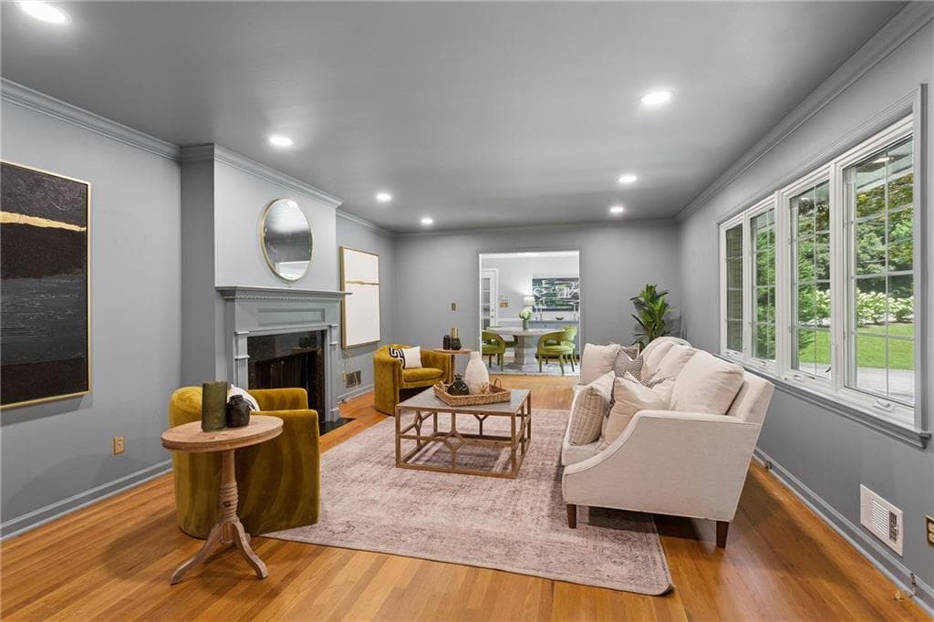 5 bedroom, 3 bathroom, 3,456 sq ft single family residence for sale at 3920 Peachtree Dunwoody Road, Atlanta, GA 30342 — photo 3