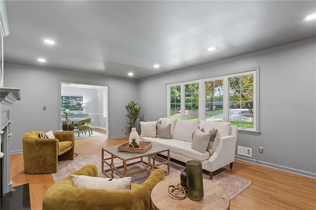 5 bedroom, 3 bathroom, 3,456 sq ft single family residence for sale at 3920 Peachtree Dunwoody Road, Atlanta, GA 30342 — photo 4