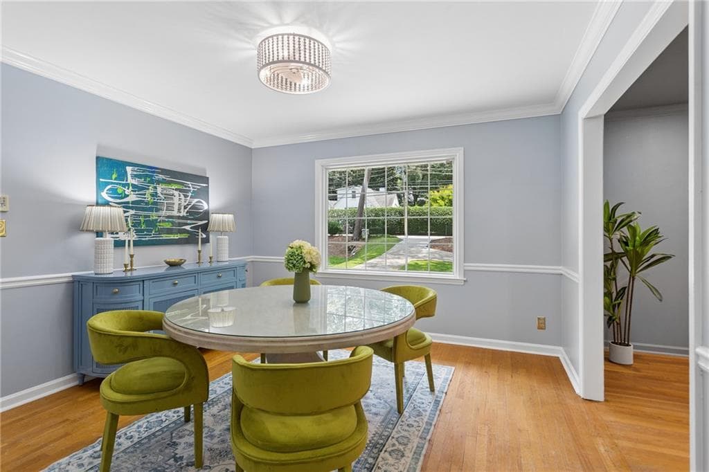 5 bedroom, 3 bathroom, 3,456 sq ft single family residence for sale at 3920 Peachtree Dunwoody Road, Atlanta, GA 30342 — photo 6