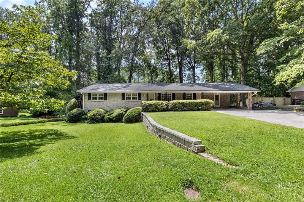 5 bedroom, 3 bathroom, 2,676 sq ft single family residence for sale at 660 Grove Parkway, Marietta, GA 30067