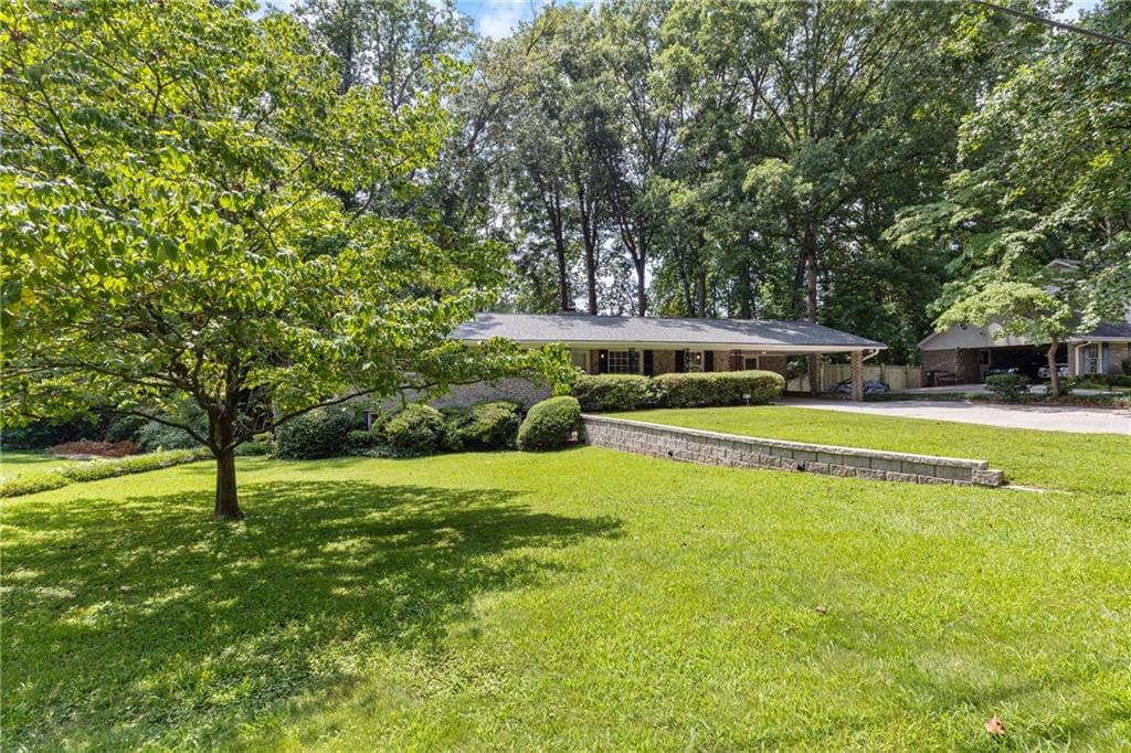 5 bedroom, 3 bathroom, 2,676 sq ft single family residence for sale at 660 Grove Parkway, Marietta, GA 30067 — photo 2