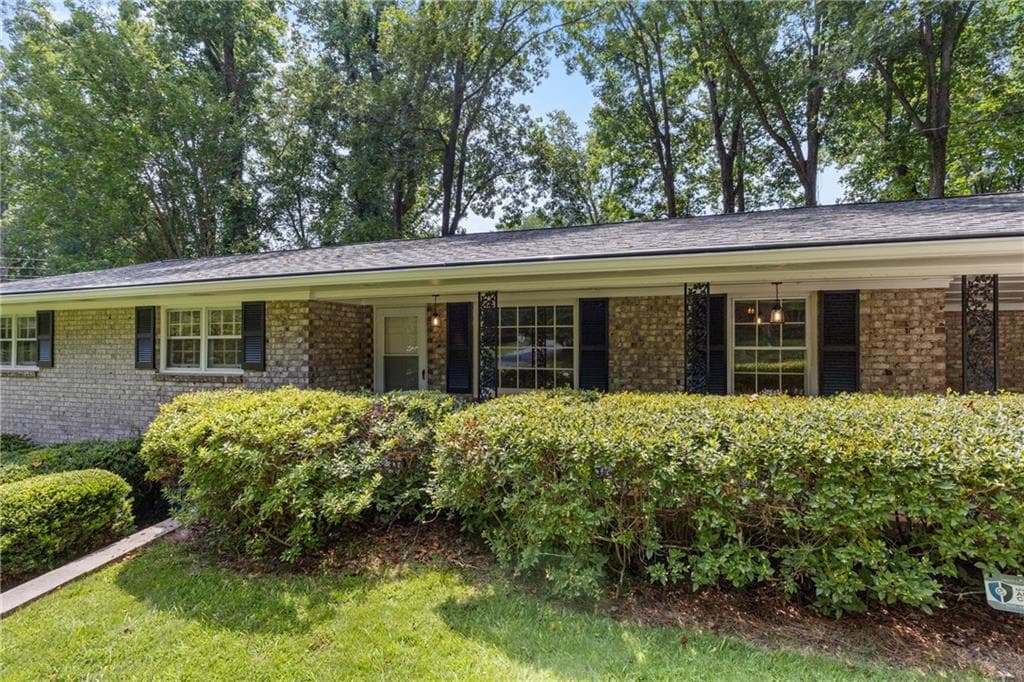 5 bedroom, 3 bathroom, 2,676 sq ft single family residence for sale at 660 Grove Parkway, Marietta, GA 30067 — photo 4