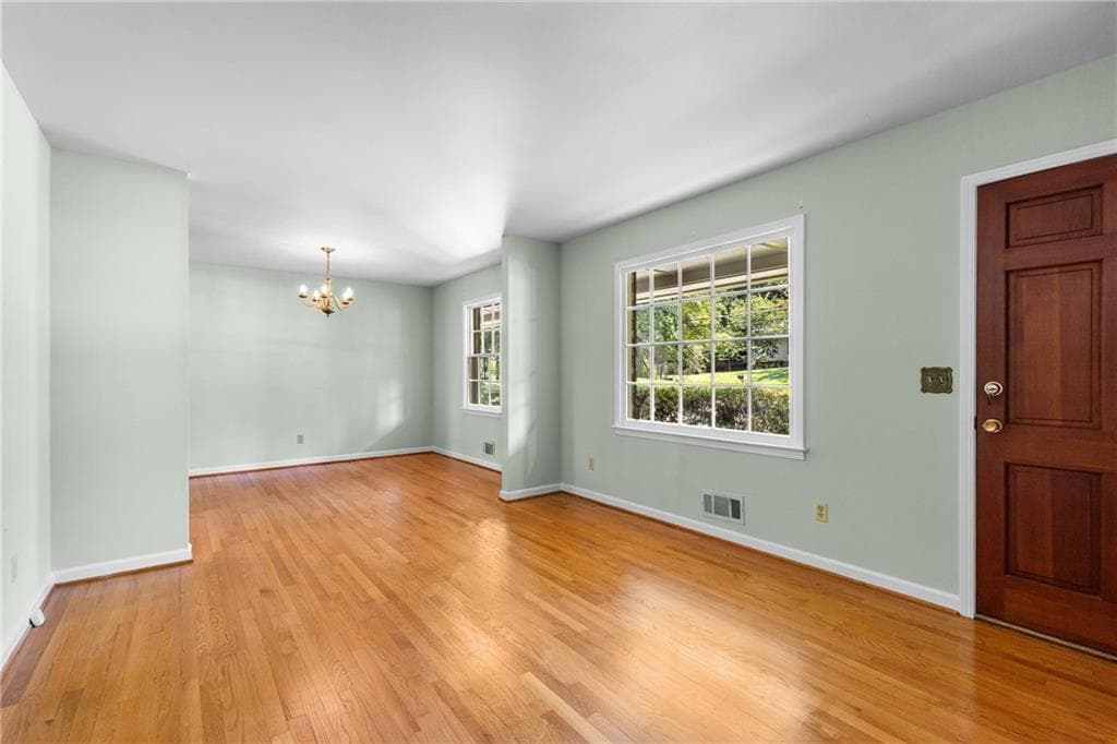 5 bedroom, 3 bathroom, 2,676 sq ft single family residence for sale at 660 Grove Parkway, Marietta, GA 30067 — photo 6