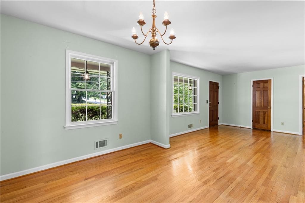 5 bedroom, 3 bathroom, 2,676 sq ft single family residence for sale at 660 Grove Parkway, Marietta, GA 30067 — photo 8