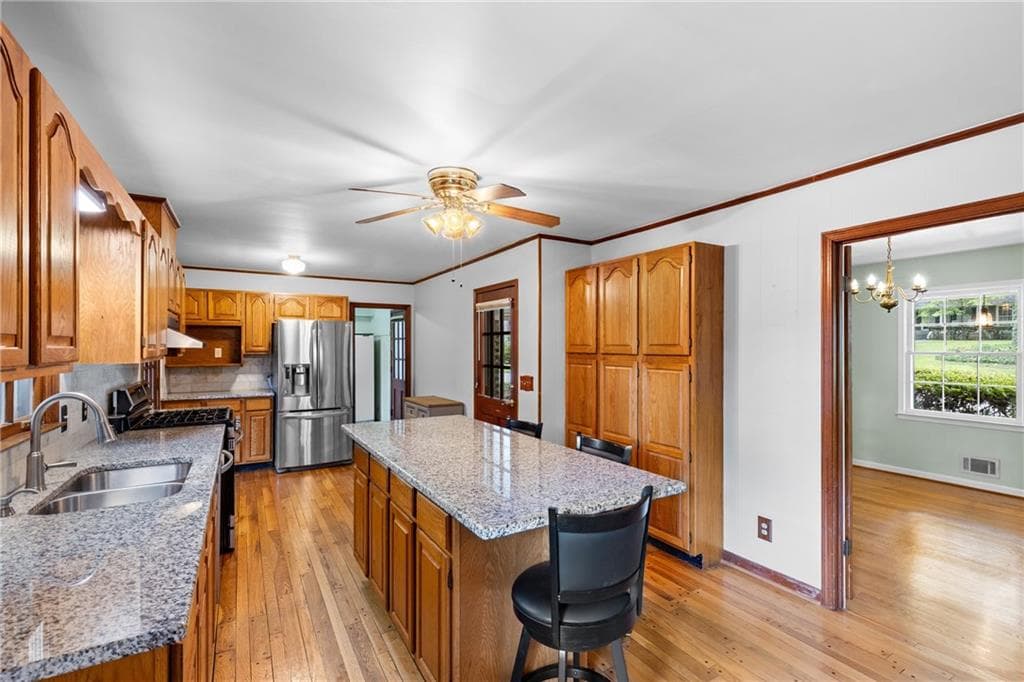 5 bedroom, 3 bathroom, 2,676 sq ft single family residence for sale at 660 Grove Parkway, Marietta, GA 30067 — photo 9