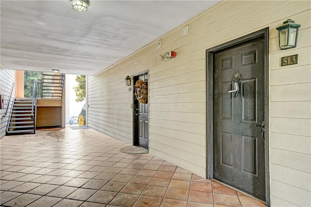 3 bedroom, 2 bathroom, 1,402 sq ft condominium for sale at 3777 Peachtree Road 513, Atlanta, GA 30319 — photo 2
