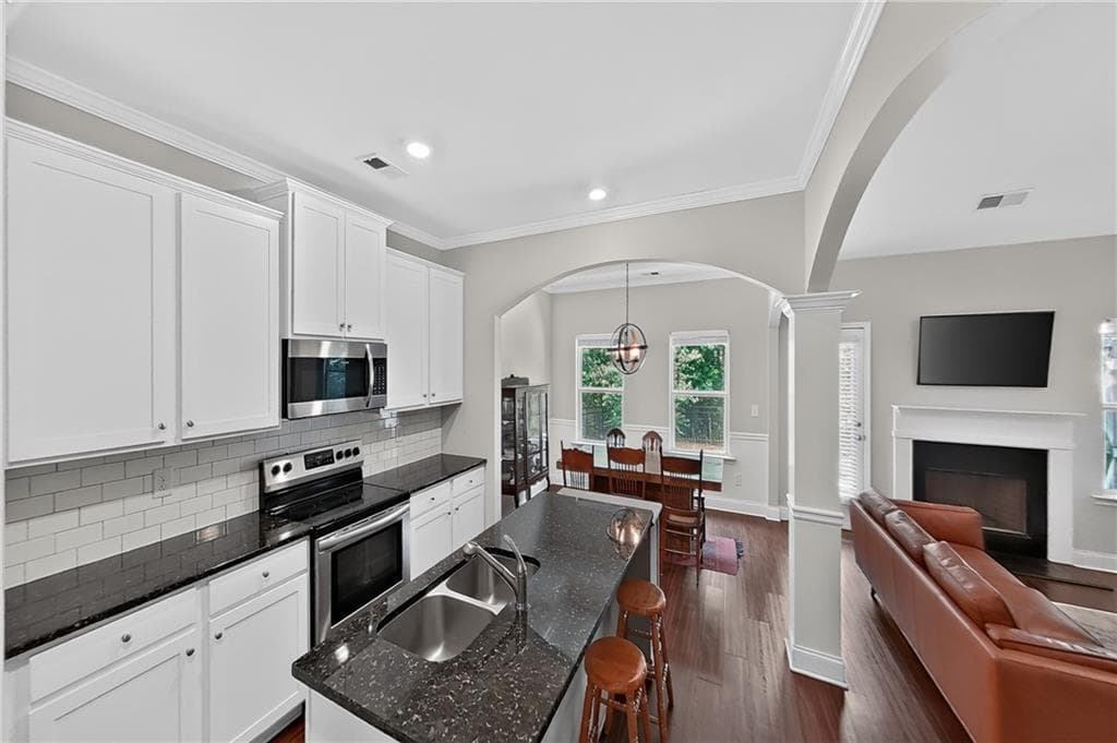 3 bedroom, 3 bathroom, 2,176 sq ft single family residence for sale at 2530 Grayton Loop, Villa Rica, GA 30180 — photo 1 of 58