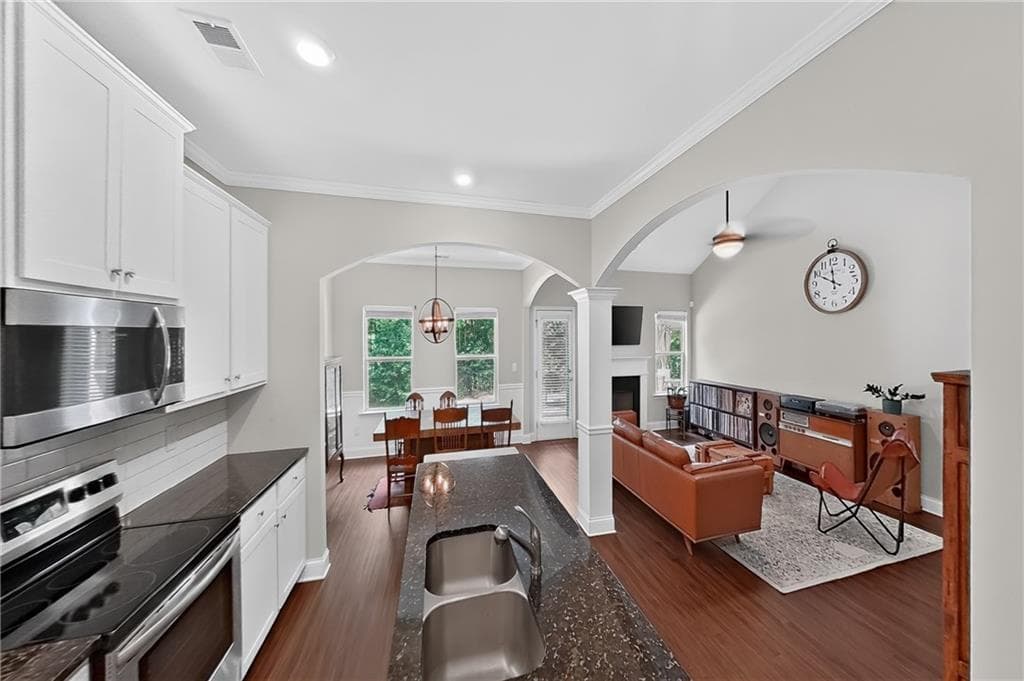 3 bedroom, 3 bathroom, 2,176 sq ft single family residence for sale at 2530 Grayton Loop, Villa Rica, GA 30180 — photo 5