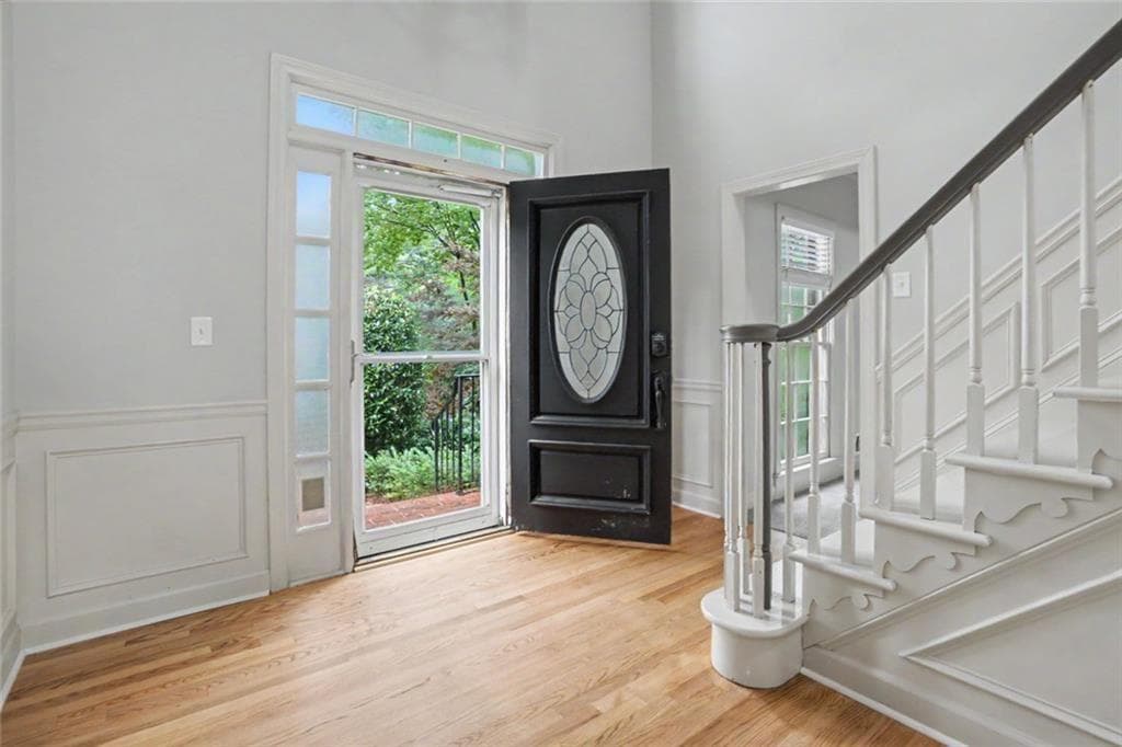 5 bedroom, 3 bathroom, 3,089 sq ft single family residence for sale at 10785 Tuxford Drive, Alpharetta, GA 30022 — photo 3