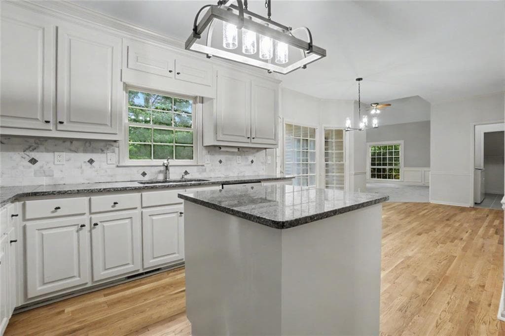 5 bedroom, 3 bathroom, 3,089 sq ft single family residence for sale at 10785 Tuxford Drive, Alpharetta, GA 30022 — photo 10