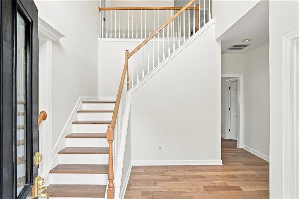 4 bedroom, 3 bathroom, 2,857 sq ft single family residence under contract at 315 Arbor Creek Trail, Roswell, GA 30076 — photo 2