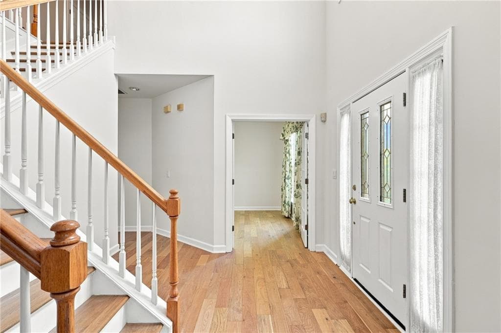 4 bedroom, 3 bathroom, 2,857 sq ft single family residence under contract at 315 Arbor Creek Trail, Roswell, GA 30076 — photo 3