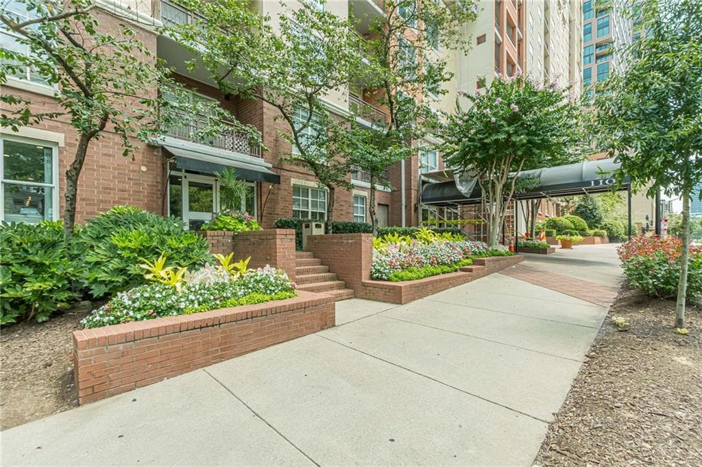 1101 Juniper Street 217