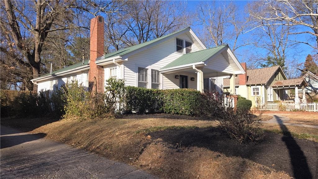 3 bedroom, 2 bathroom, 1,613 sq ft single family residence for rent at 615 Dyer Street, Gainesville, GA 30501 for $1,950 a month — photo 3