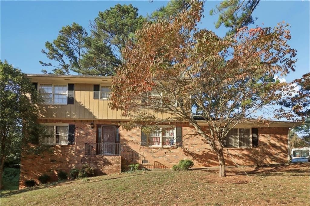 4 bedroom, 4 bathroom, 2,364 sq ft single family residence under contract at 467 Oroarke Drive, Stone Mountain, GA 30088