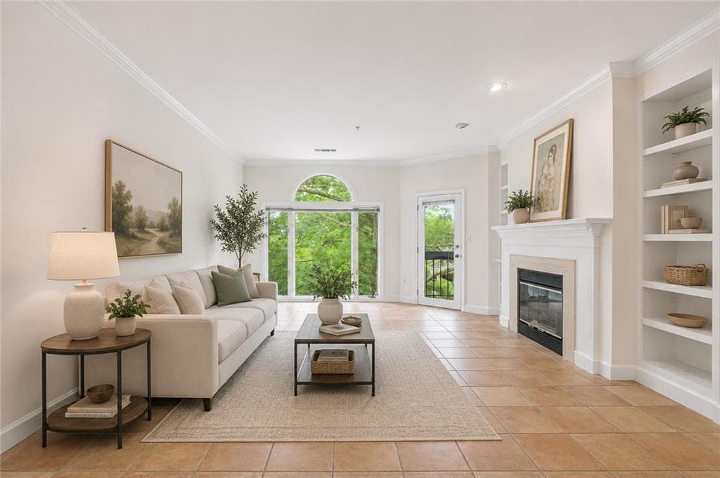 2 bedroom, 2 bathroom, 1,645 sq ft condominium for sale at 5350 Brooke Ridge Drive, Dunwoody, GA 30338 — photo 4