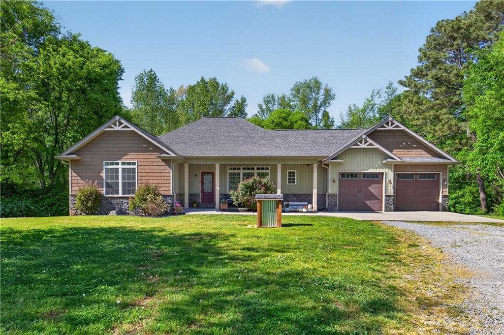 4 bedroom, 4 bathroom, 3,658 sq ft single family residence for sale at 845 New Hope Church Road, Dalton, GA 30721 — photo 2