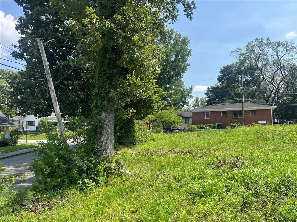 single family residence for sale at 470 Chappell Road, Atlanta, GA 30318 — photo 8