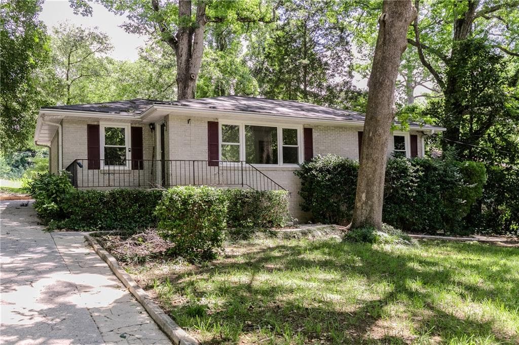 4 bedroom, 2 bathroom, 1,011 sq ft single family residence for sale at 798 Larry Lane, Decatur, GA 30033