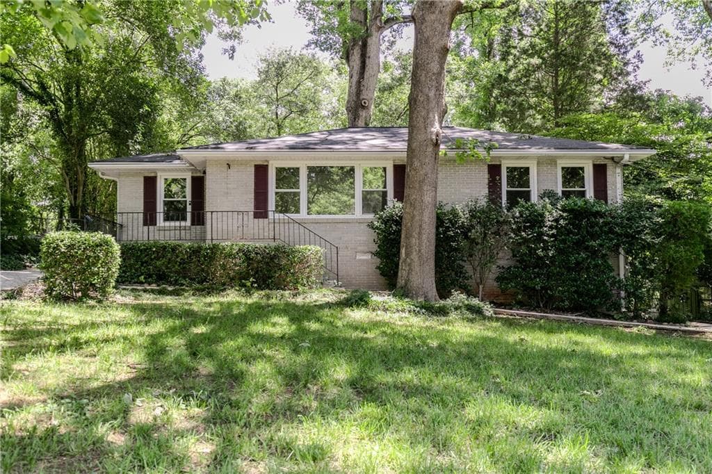 4 bedroom, 2 bathroom, 1,011 sq ft single family residence for sale at 798 Larry Lane, Decatur, GA 30033 — photo 3
