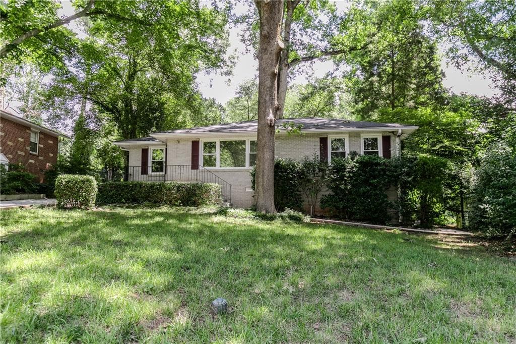 4 bedroom, 2 bathroom, 1,011 sq ft single family residence for sale at 798 Larry Lane, Decatur, GA 30033 — photo 4