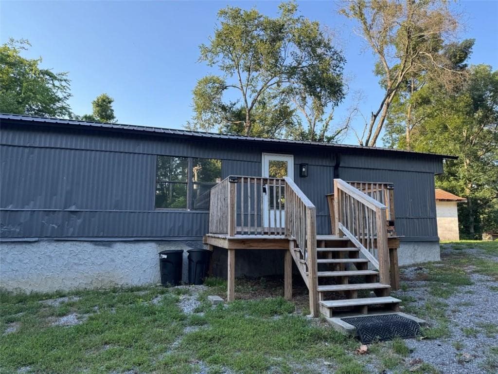 2 bedroom, 2 bathroom, 1,008 sq ft single family residence for sale at 2637 Old Grade Road, Dalton, GA 30721
