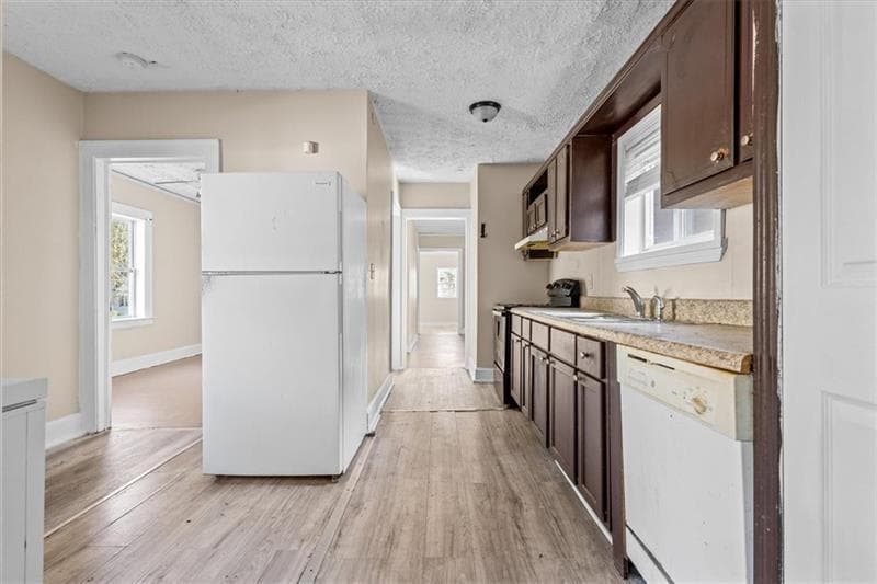 4 bedroom, 2 bathroom, 1,088 sq ft single family residence for sale at 2009 Baker Road, Atlanta, GA 30318 — photo 10