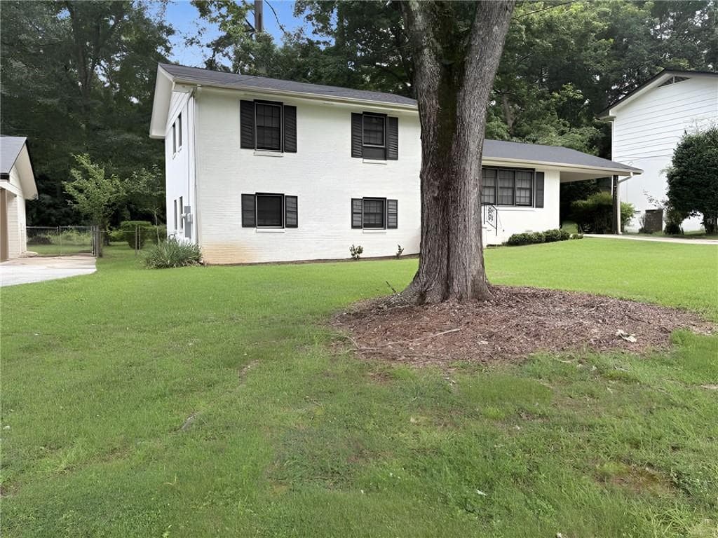 4 bedroom, 2 bathroom, 1,800 sq ft single family residence under contract at 2614 Bull Run Drive, Decatur, GA 30034 — photo 3