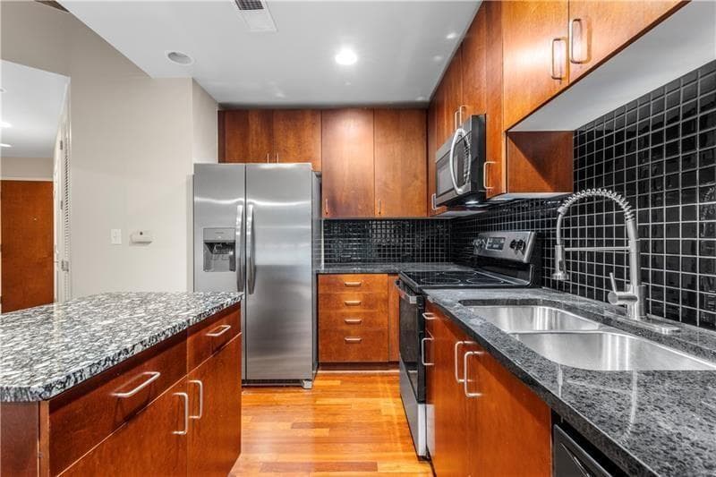 2 bedroom, 2 bathroom, 1,060 sq ft condominium for rent at 250 Pharr Road 308, Atlanta, GA 30305 for $3,200 a month — photo 3