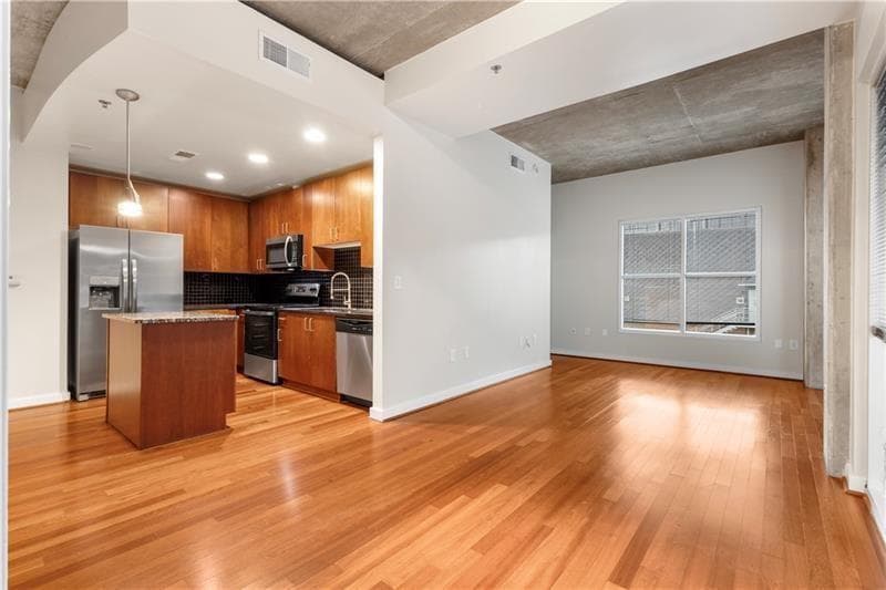 2 bedroom, 2 bathroom, 1,060 sq ft condominium for rent at 250 Pharr Road 308, Atlanta, GA 30305 for $3,200 a month — photo 5