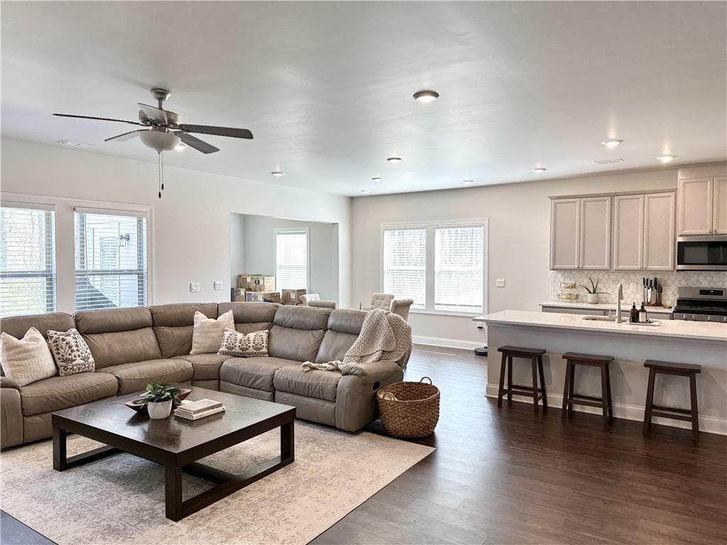 5 bedroom, 4 bathroom, 3,298 sq ft single family residence for rent at 3075 Summerpoint Crossing, Cumming, GA 30028 for $2,800 a month — photo 3