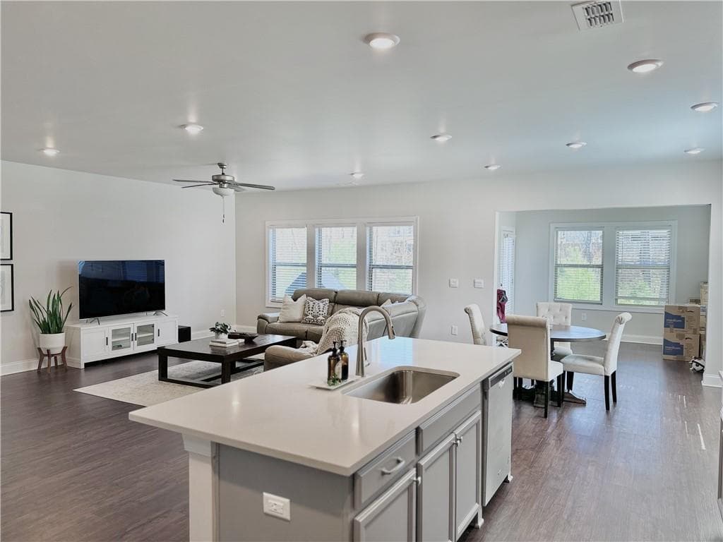 5 bedroom, 4 bathroom, 3,298 sq ft single family residence for rent at 3075 Summerpoint Crossing, Cumming, GA 30028 for $2,800 a month — photo 4