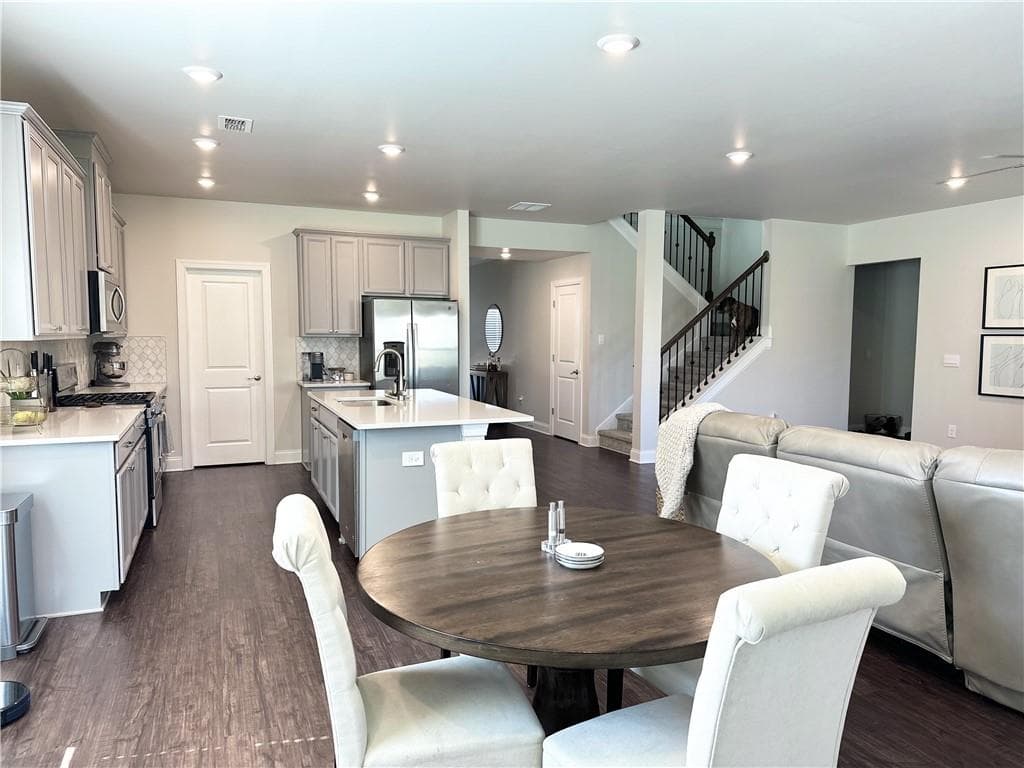 5 bedroom, 4 bathroom, 3,298 sq ft single family residence for rent at 3075 Summerpoint Crossing, Cumming, GA 30028 for $2,800 a month — photo 5