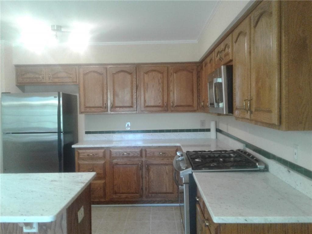 5 bedroom, 3 bathroom, 3,440 sq ft single family residence for sale at 180 Creekview Trail, Fayetteville, GA 30214 — photo 4