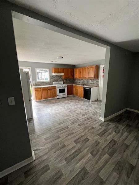 3 bedroom, 2 bathroom, 1,890 sq ft single family residence for sale at 4402 Highland Road, Decatur, GA 30035 — photo 4