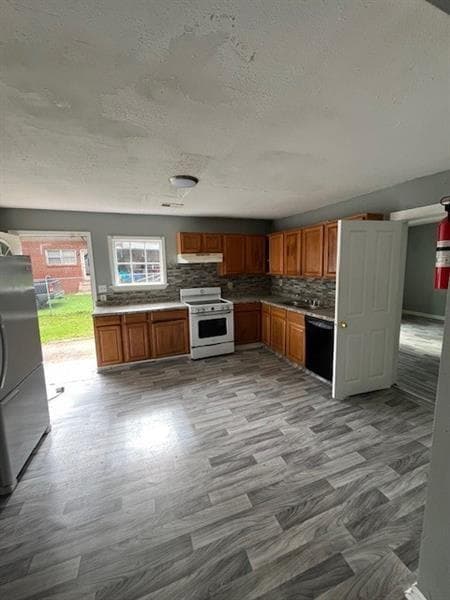 3 bedroom, 2 bathroom, 1,890 sq ft single family residence for sale at 4402 Highland Road, Decatur, GA 30035 — photo 5