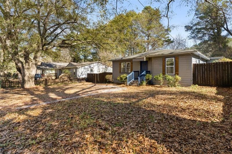 4 bedroom, 2 bathroom, 1,177 sq ft single family residence for sale at 501 Aberdeen Drive, Atlanta, GA 30318 — photo 2