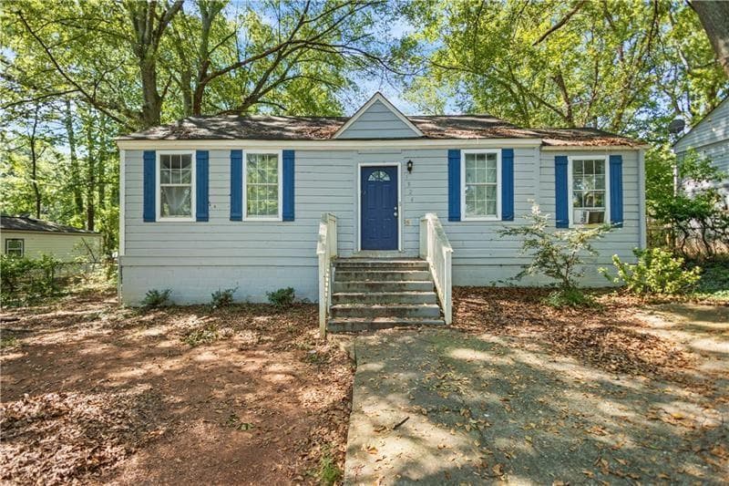 4 bedroom, 2 bathroom, 1,690 sq ft single family residence for sale at 1324 Almont Drive, Atlanta, GA 30310 — photo 4