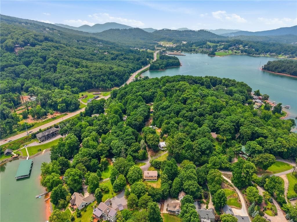 2 bedroom, 2 bathroom, 1,855 sq ft single family residence for sale at 2325 Ridgecrest Circle, Hiawassee, GA 30546 — photo 6