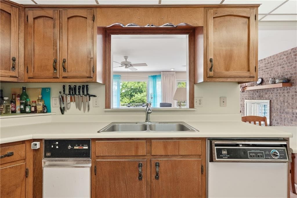 2 bedroom, 2 bathroom, 1,855 sq ft single family residence for sale at 2325 Ridgecrest Circle, Hiawassee, GA 30546 — photo 9