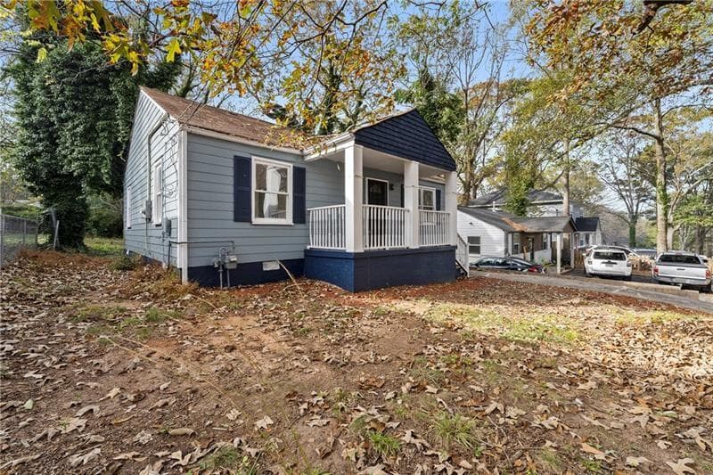 3 bedroom, 2 bathroom, 1,393 sq ft single family residence for sale at 1417 Graymont Drive, Atlanta, GA 30310 — photo 2