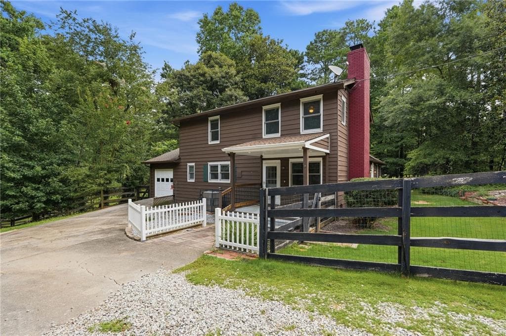 3 bedroom, 3 bathroom, 2,125 sq ft single family residence for sale at 5129 Fourth Colony Drive, Gainesville, GA 30504 — photo 4