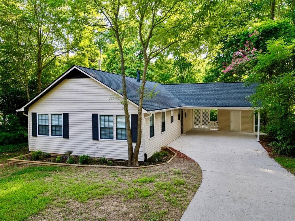 3 bedroom, 2 bathroom, 1,275 sq ft single family residence for sale at 3448 Alison Drive, Atlanta, GA 30340 — photo 4