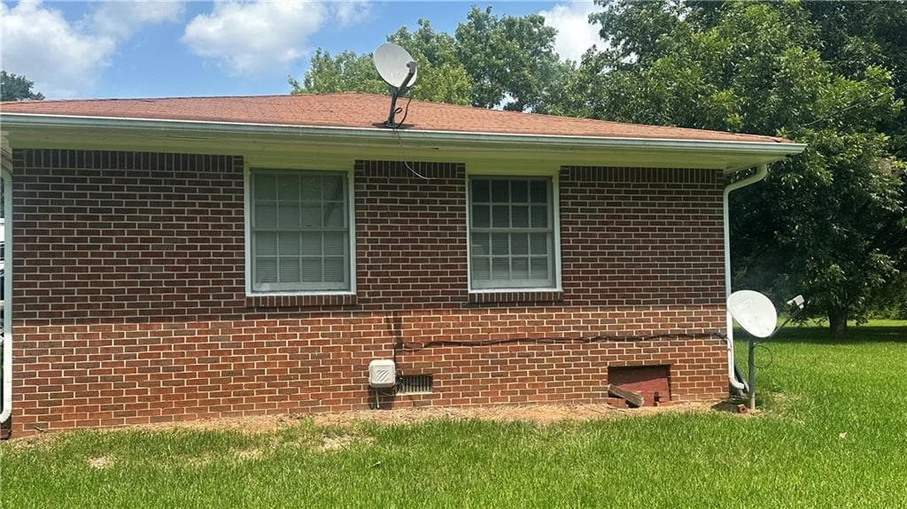 3 bedroom, 2 bathroom, 1,000 sq ft single family residence for sale at 2323 Locust Grove Road, Griffin, GA 30223 — photo 6