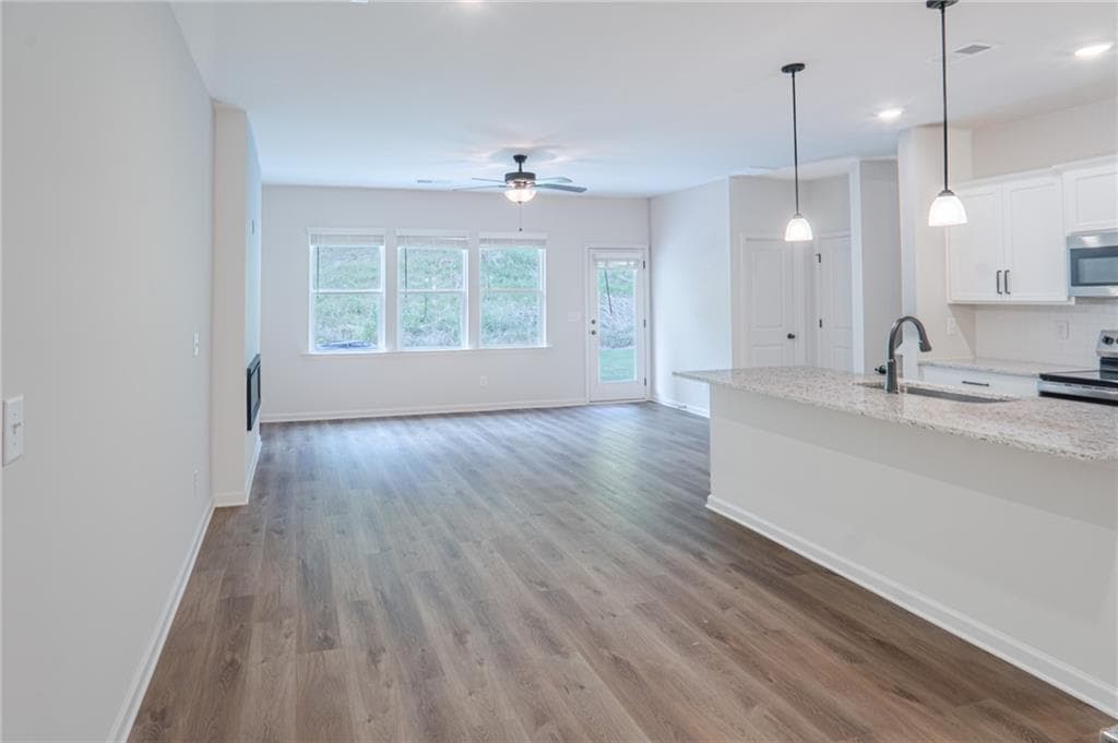 3 bedroom, 3 bathroom, 1,731 sq ft townhouse for rent at 411 Summit View Lane 3, Jasper, GA 30143 for $2,100 a month — photo 2