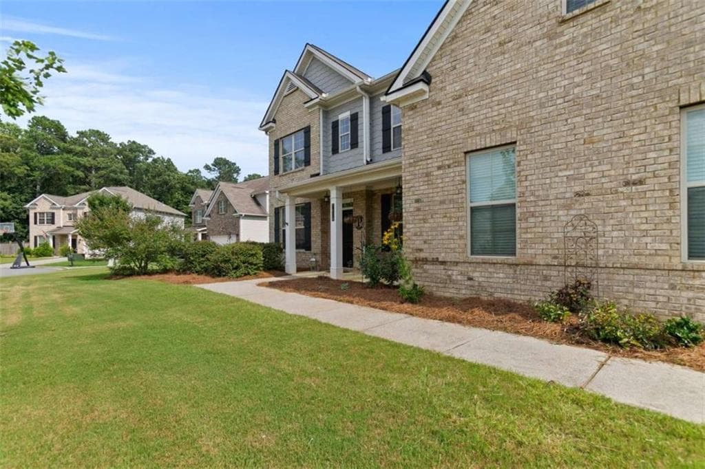 4 bedroom, 3 bathroom, 3,220 sq ft single family residence for sale at 7420 Ansley Park Way, Cumming, GA 30028 — photo 5