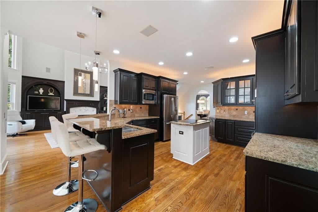 5 bedroom, 6 bathroom, 4,424 sq ft single family residence for sale at 765 Falls Landing Court, Alpharetta, GA 30022 — photo 3